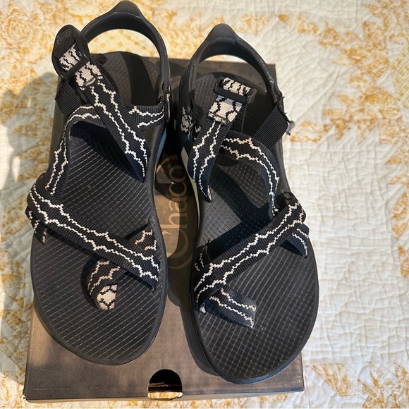 Chaco Z Canyon 2 Black/White Sandals -9 - Picture 1 of 6